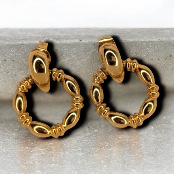 VINTAGE Delicate Gold Post Circle Door Knocker Classic Earrings Door Knocker - Picture 1 of 10